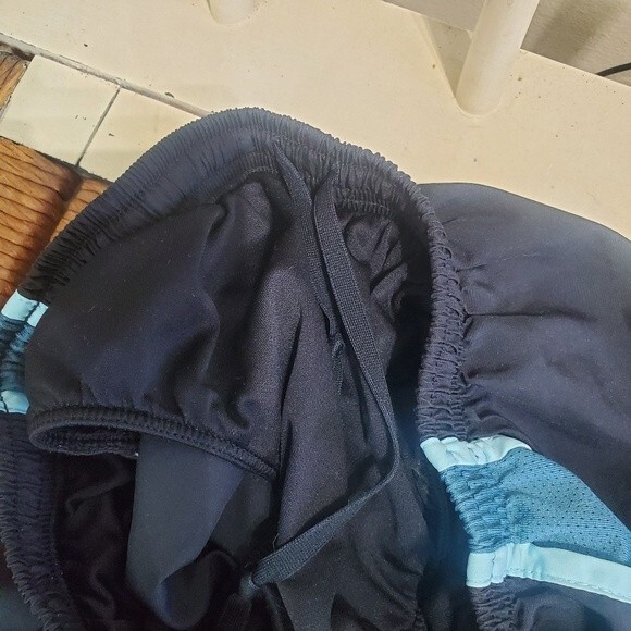 Nike dri fit black and teal shorts xs - Picture 5 of 7